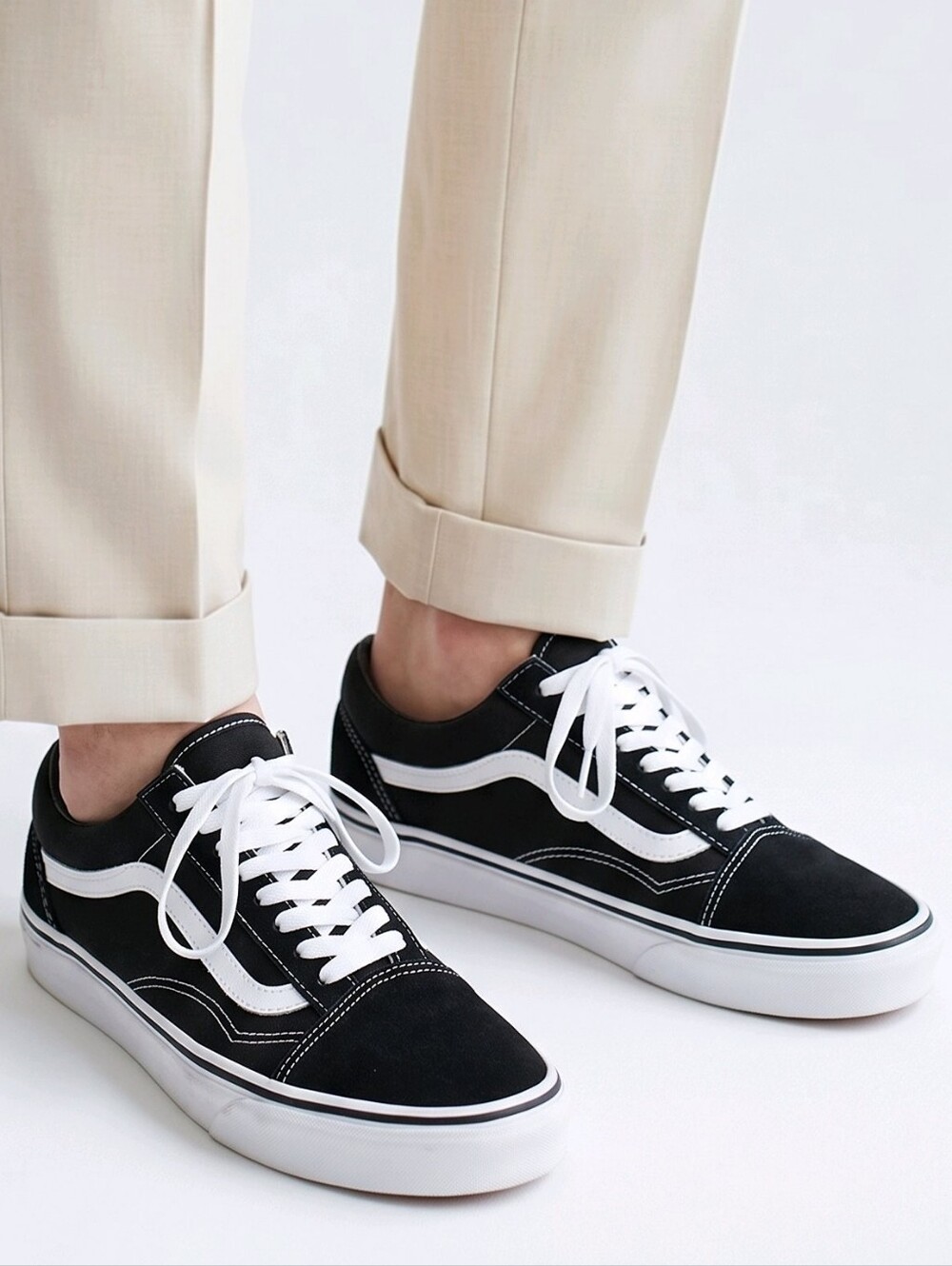 Vans Men's Old Skool Low Top Sneakers - Unisex